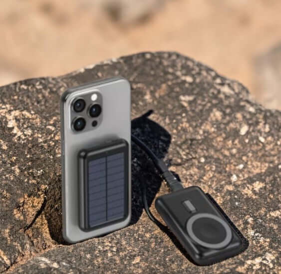 Heavy-Duty Solar Wireless Power Bank – شاحن متنقل بالطاقة الشمسية