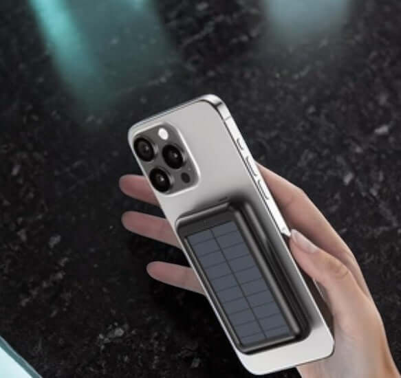 Heavy-Duty Solar Wireless Power Bank – شاحن متنقل بالطاقة الشمسية