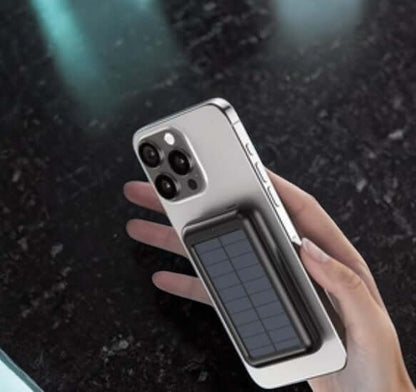 Heavy-Duty Solar Wireless Power Bank – شاحن متنقل بالطاقة الشمسية