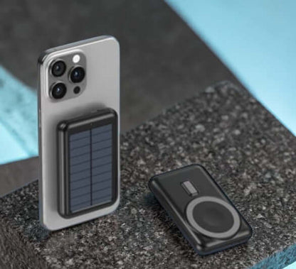 Heavy-Duty Solar Wireless Power Bank – شاحن متنقل بالطاقة الشمسية